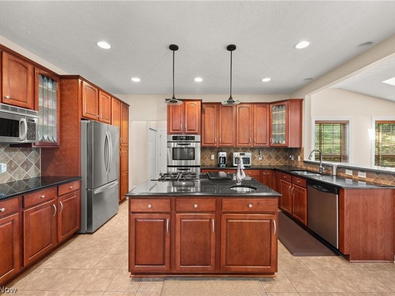 6424 Oak Point Estates, Lorain, OH 44053 Photo 9