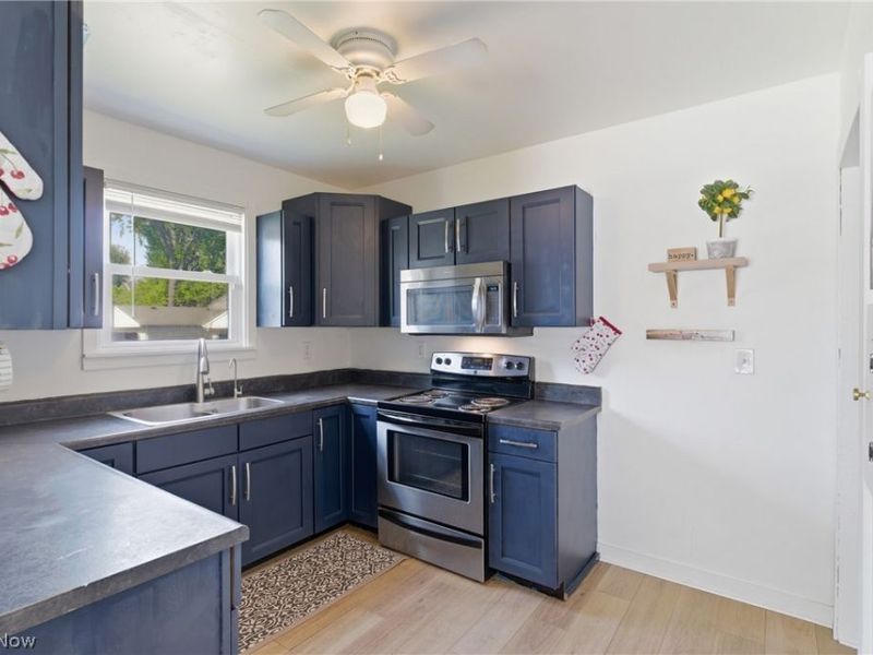 3875 E 38th Street, Newburgh Heights, OH 44105 Photo 9