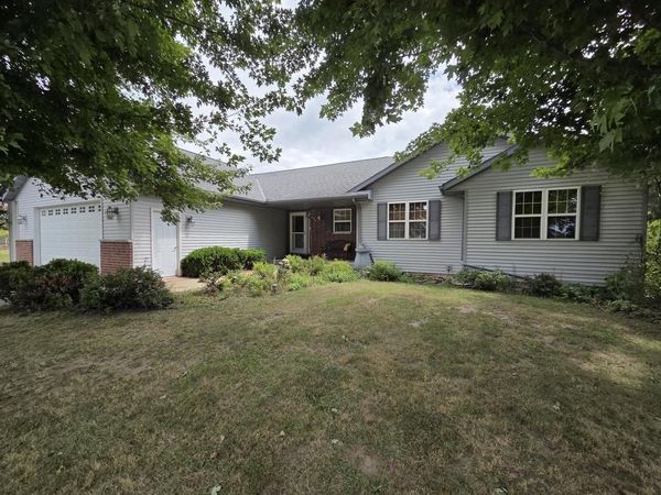 W7918 Payton Drive, Pardeeville, WI 53954