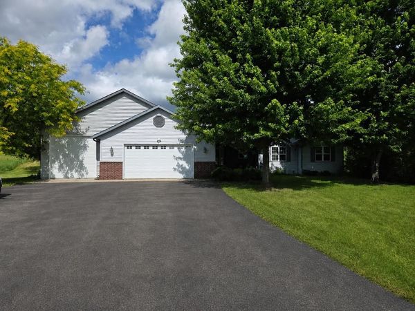 W7918 Payton Drive, Pardeeville, WI 53954