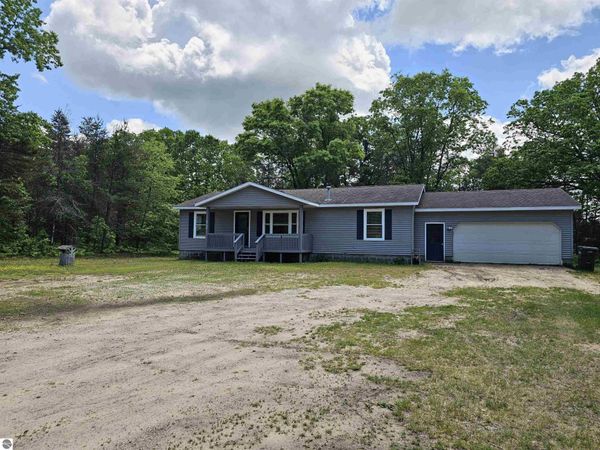 9733 Jennings Road W, Lake City, MI 49651