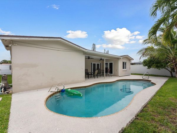 6515 SW 8th Place, North Lauderdale, FL 33068