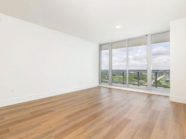 220 Lake Shore Drive, Unit 1809, Lake Park, FL 33403