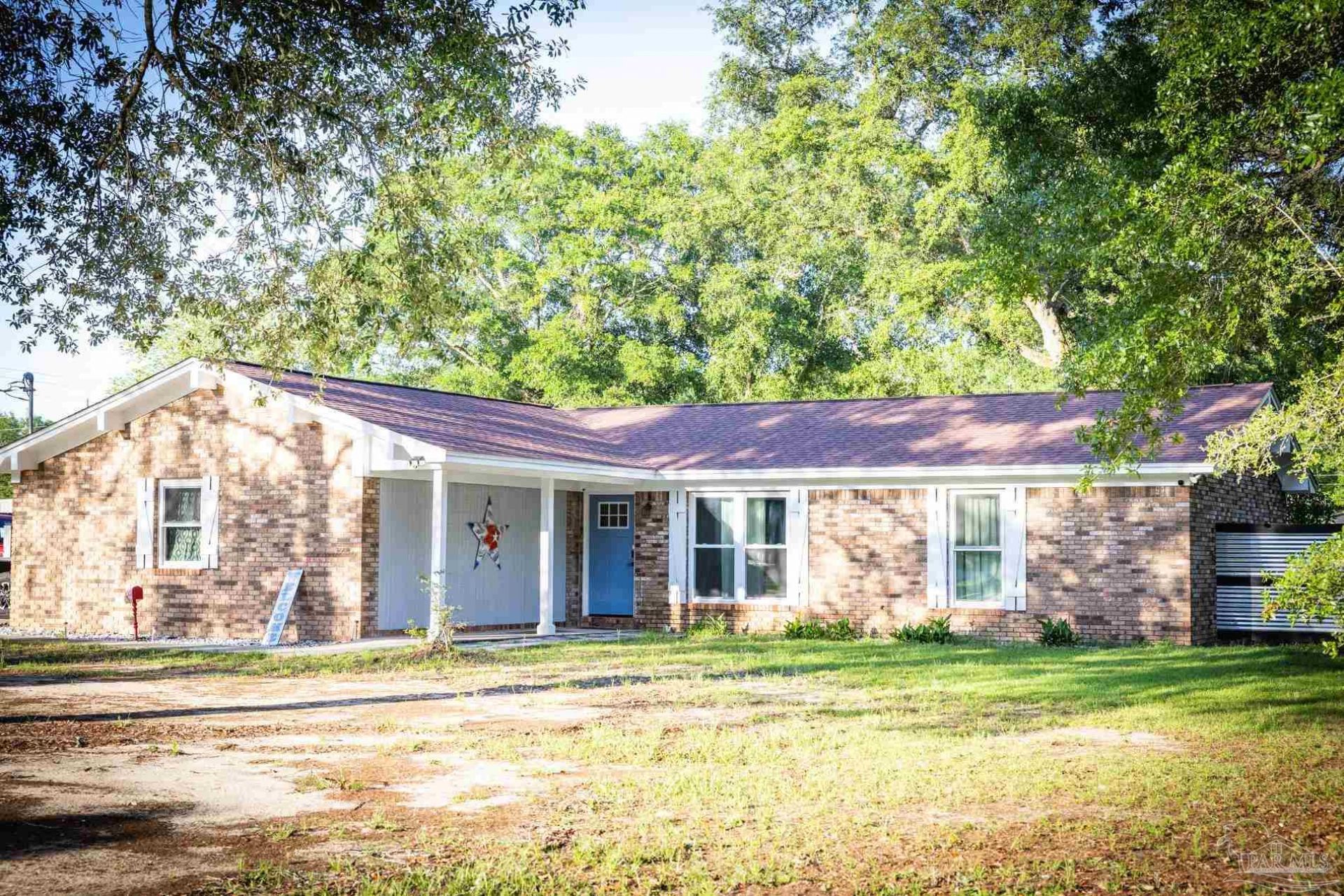 6036 Oakwood Dr, Milton, FL 32570 Main Photo