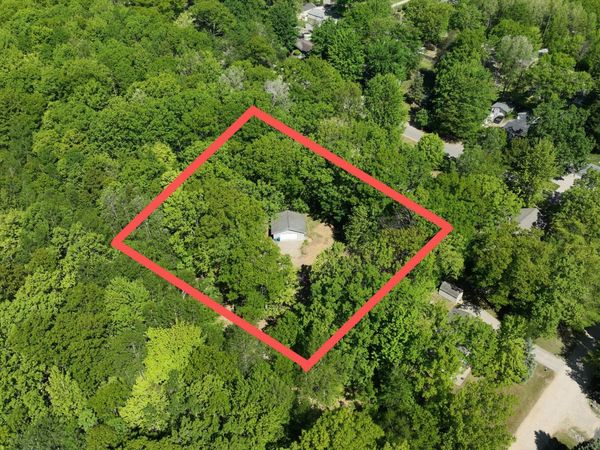 302 Bay City Trail, Houghton Lake, MI 48629