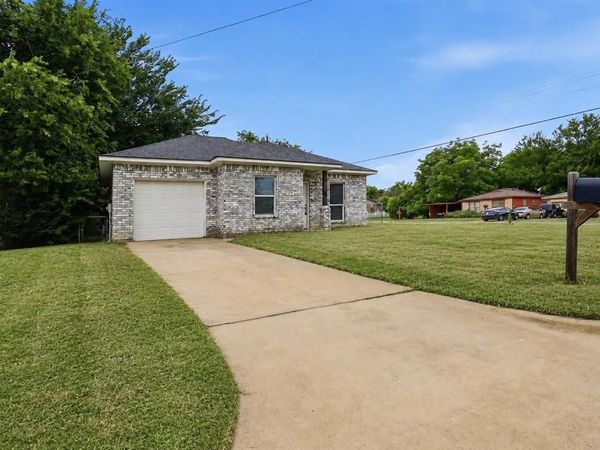 1315 Joslin Street , Cleburne, TX 76033