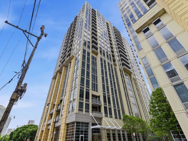 700 N LARRABEE Street, Unit 1013, Chicago, IL 60654