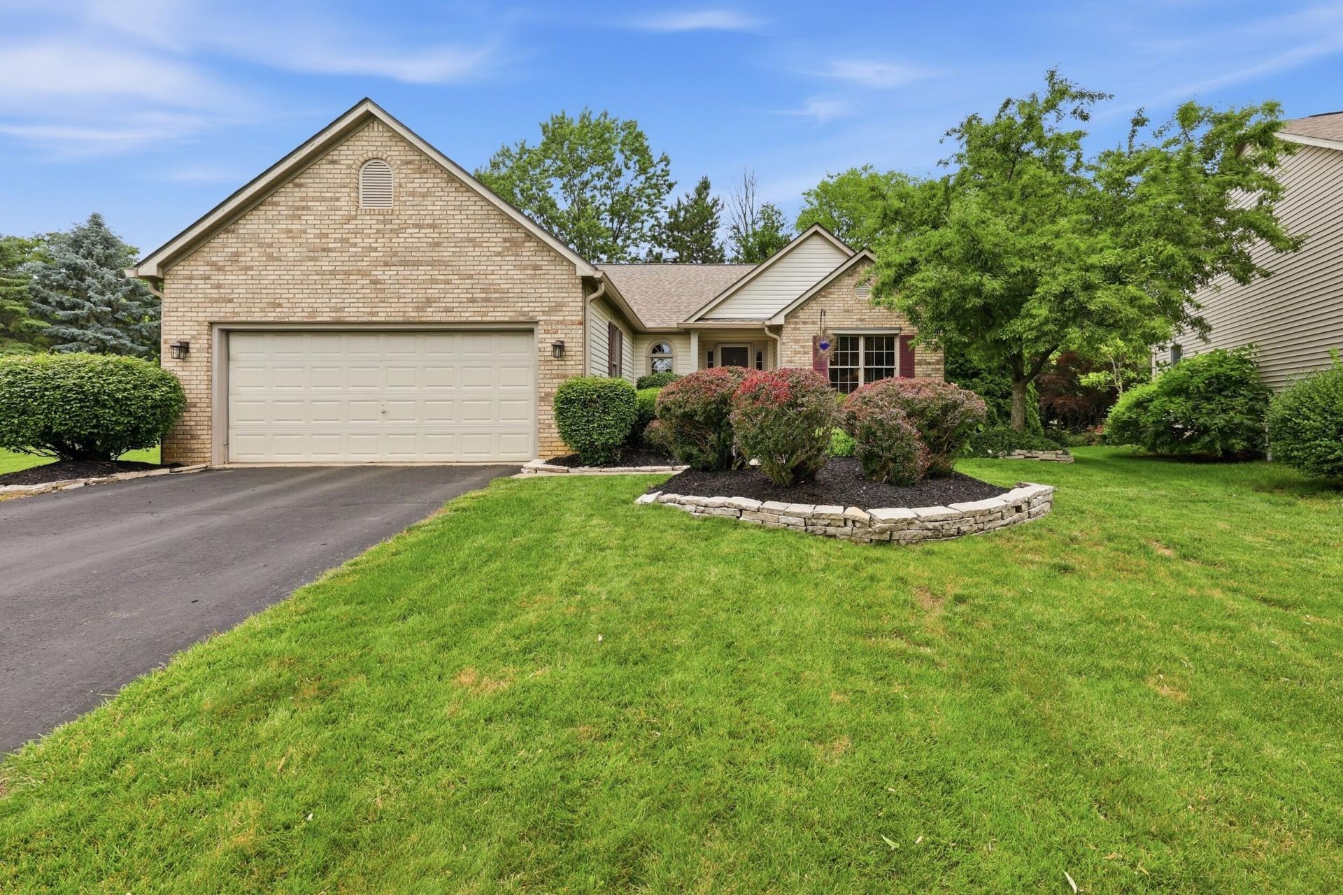 5867 Sandy Rings Lane, Dublin, OH 43016 Main Photo