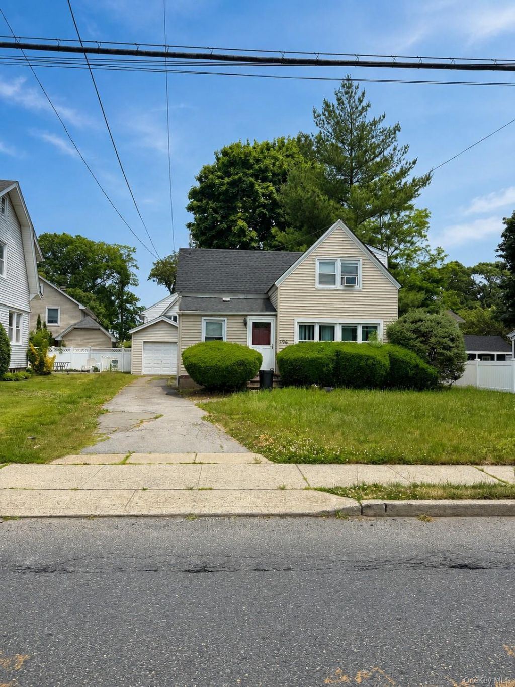 196 Rocklyn Avenue, Lynbrook, NY 11563 Main Photo