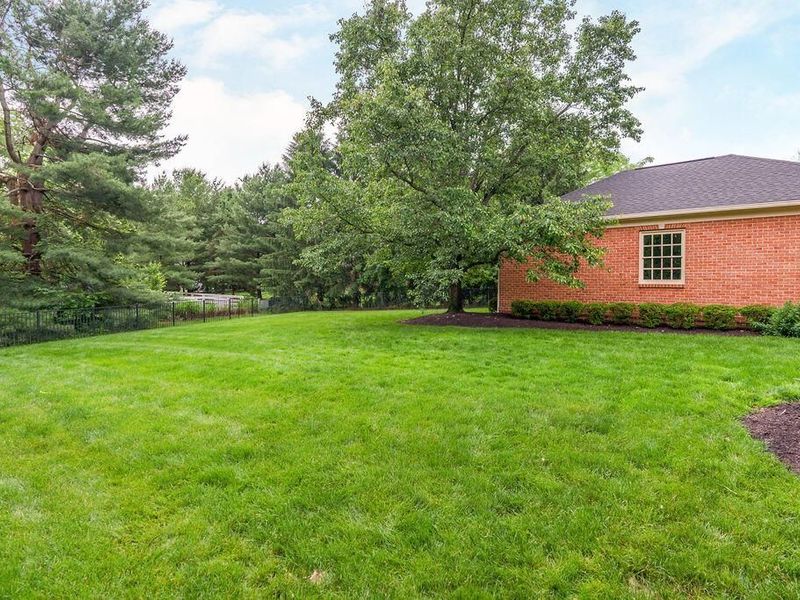 3762 Pembrooke Green E, New Albany, OH 43054 Photo 11