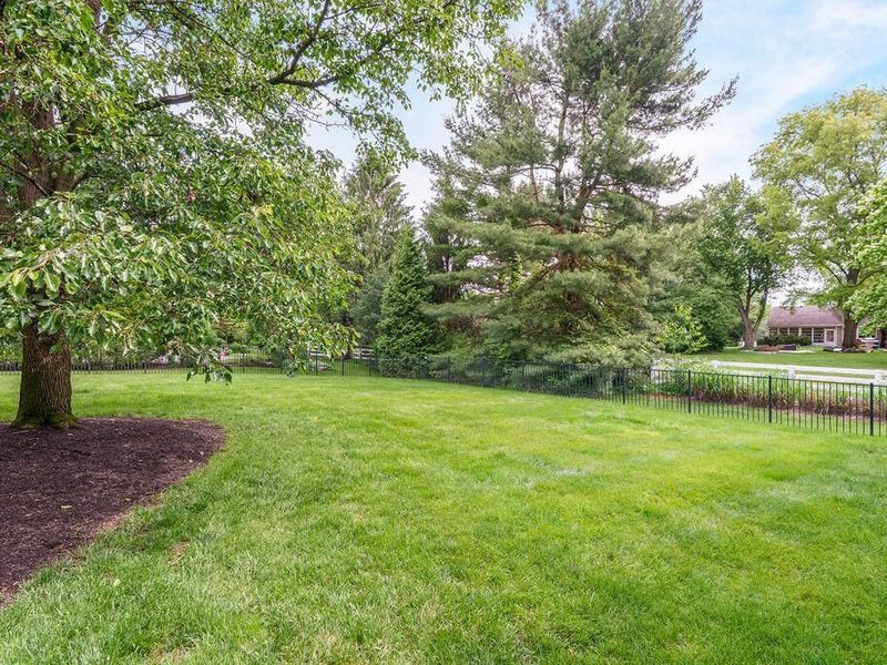 3762 Pembrooke Green E, New Albany, OH 43054 Photo 9