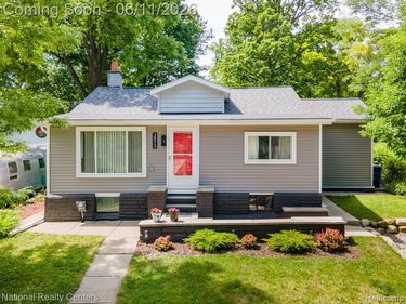 3973 Oak Knoll Road, Waterford Twp, MI 48328