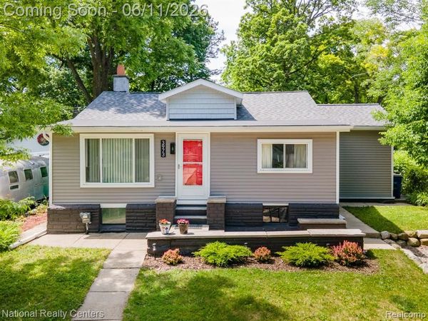 3973 Oak Knoll Road, Waterford Twp, MI 48328