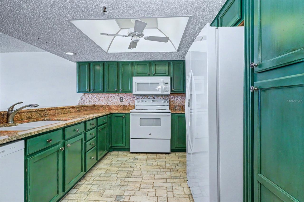 420 Gulf Boulevard, Unit 202, Indian Rocks Beach, FL 33785 Photo