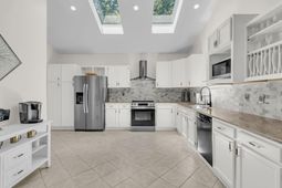 2052 Prospect Hill Drive photo 4