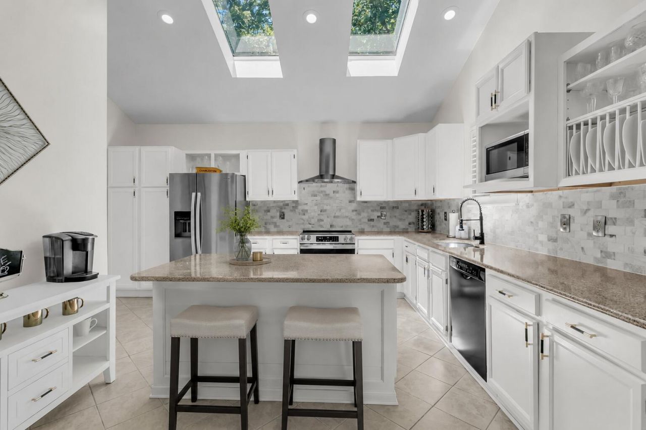 2052 Prospect Hill Drive Photo 5
