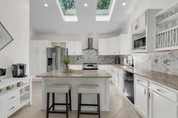 2052 Prospect Hill Drive photo 4