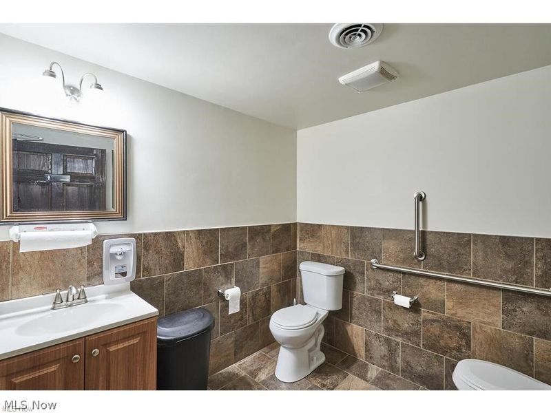 28926 Euclid Avenue, Wickliffe, OH 44092 Photo 18