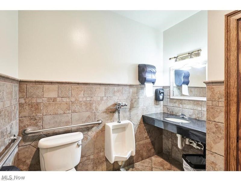 28926 Euclid Avenue, Wickliffe, OH 44092 Photo 20
