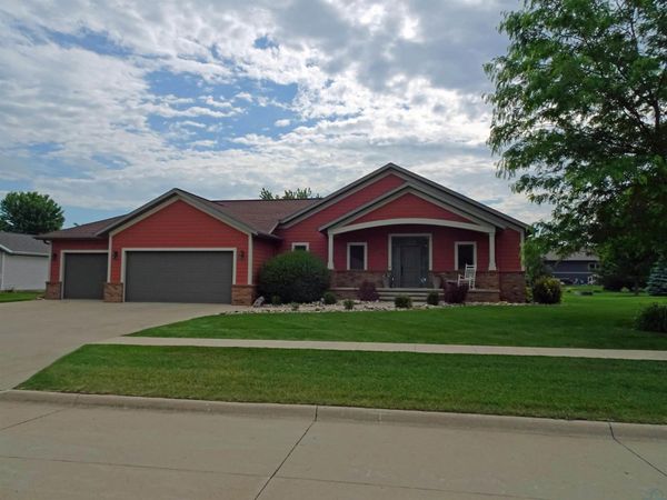 701 24th Avenue, Sheldon, IA 00000