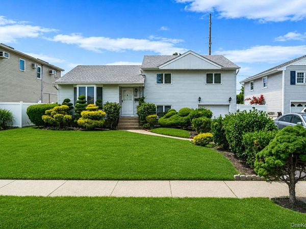 68 Myles Avenue , Levittown, NY 11756