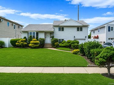 68 Myles Avenue , Levittown, NY 11756