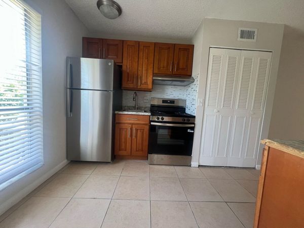 559 NE 48th Street, Unit 303, Boca Raton, FL 33431
