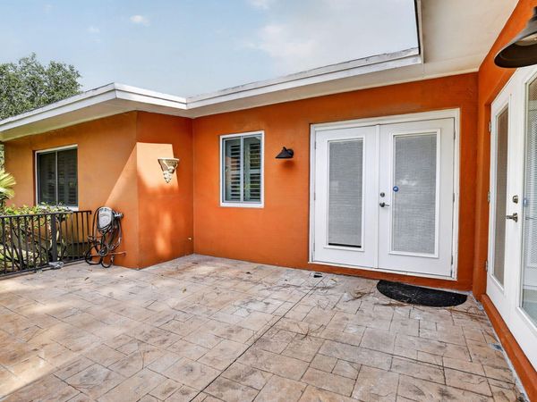1101 E Country Club Circle, Plantation, FL 33317