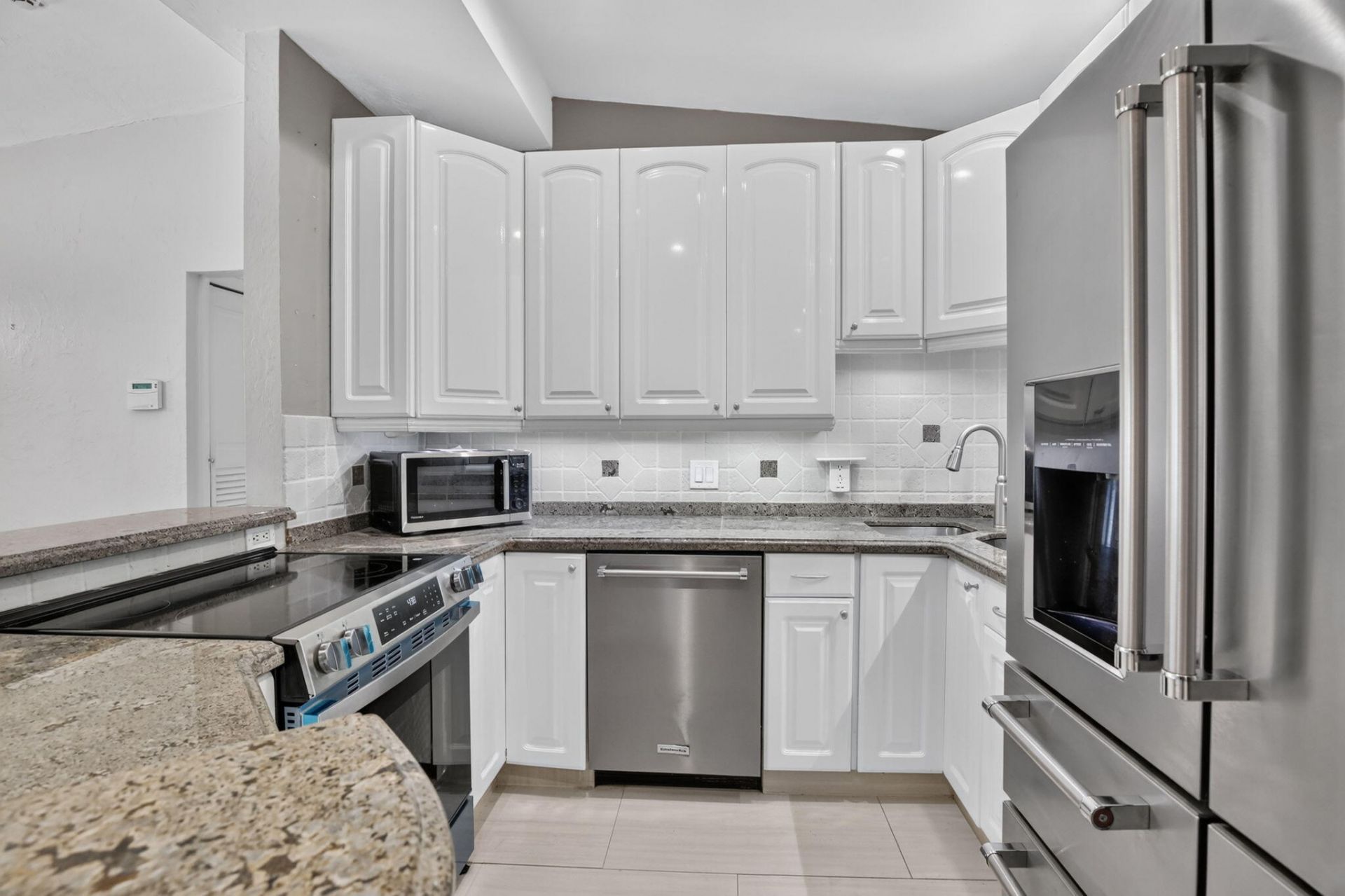 1101 E Country Club Circle, Plantation, FL 33317 Photo