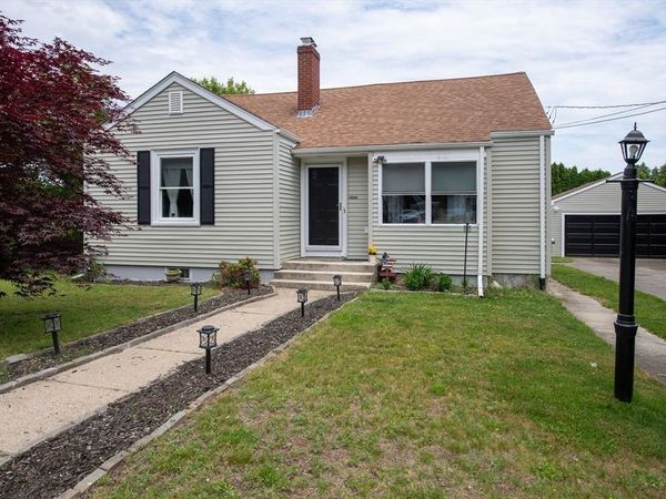 27 Suffolk Ave, Dartmouth, MA 02747