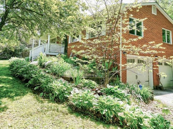 8235 N Territorial Road, Dexter, MI 48130