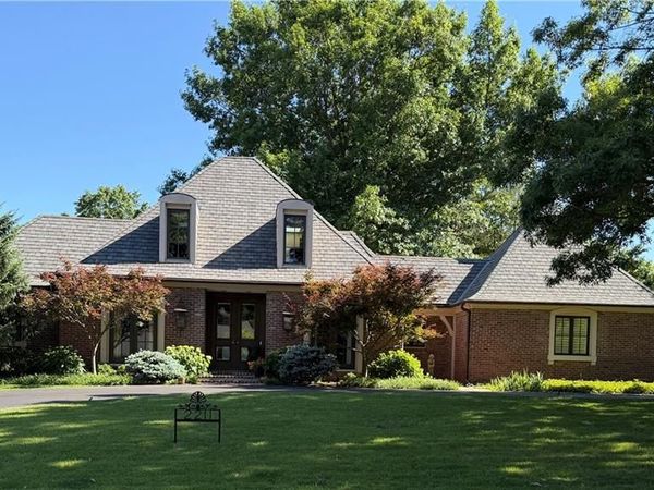 2211 W 69th Terrace, Mission Hills, KS 66208