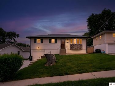 12234 T Street, Omaha, NE 68137