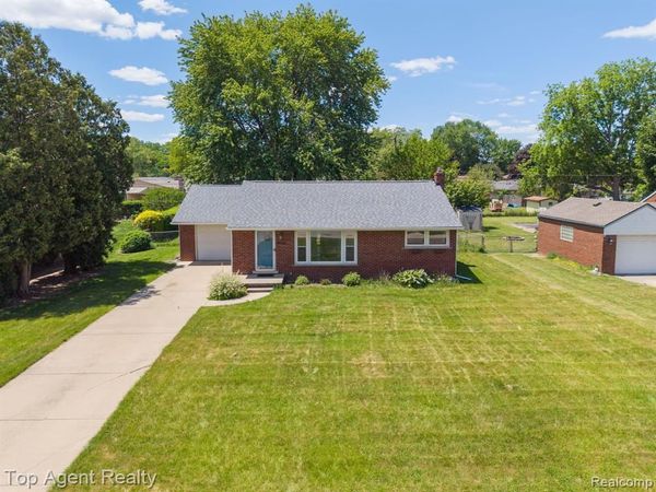 36365 Briarcliff Road , Sterling Heights, MI 48312