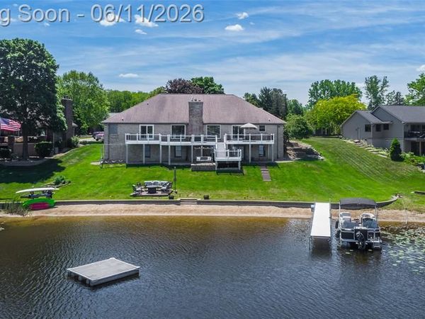 1154 Lake Valley Drive, Fenton Twp, MI 48430
