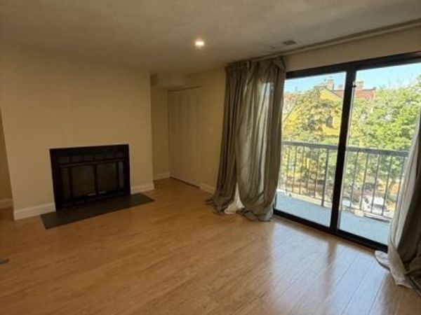 1600 Massachusetts Ave, Unit 404, Cambridge, MA 02138