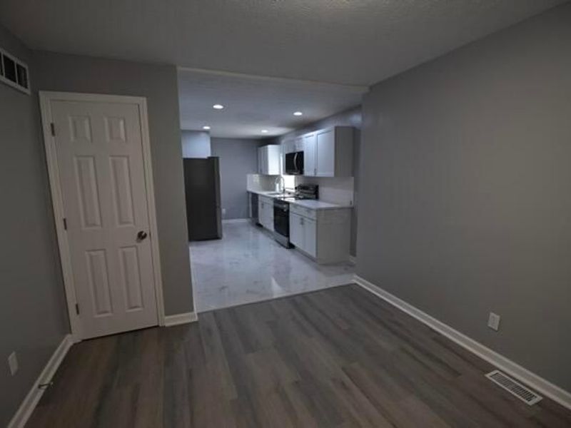 370 S Oakley Avenue , Columbus, OH 43204 Photo 5