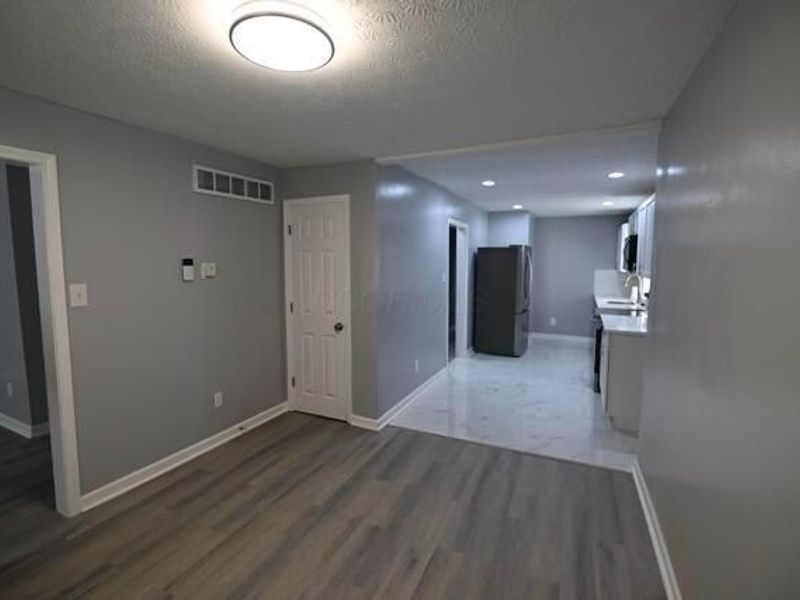 370 S Oakley Avenue , Columbus, OH 43204 Photo 6
