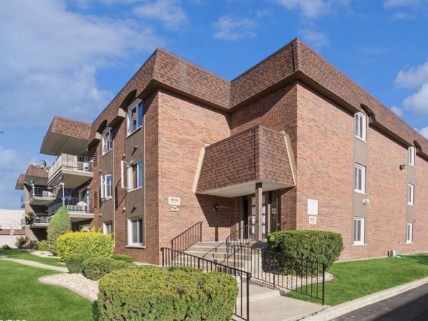 9450 Greenbriar Drive , Unit 2C3, Hickory Hills, IL 60457