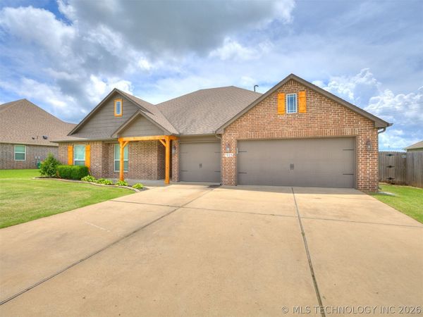 7025 E Oak Ridge Street, Broken Arrow, OK 74014