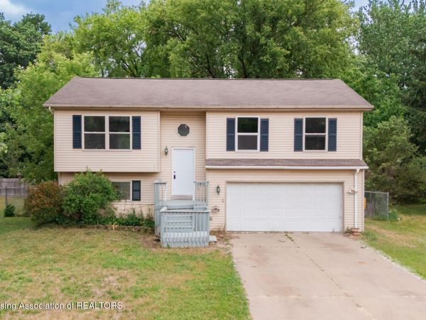 2822 Risdale Avenue, Lansing, MI 48911