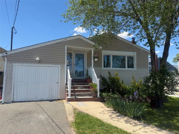 784 S Ocean Avenue , Freeport, NY 11520