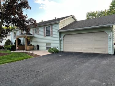 39 Briarwood Drive, Lockport, NY 14094