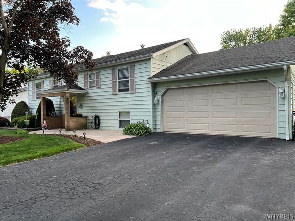 39 Briarwood Drive , Lockport, NY 14094
