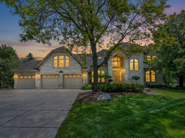 6210 Deerwood Circle N, Plymouth, MN 55442