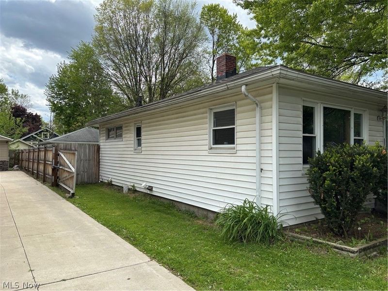 1274 Eastwood Avenue, Akron, OH 44305 Photo 2