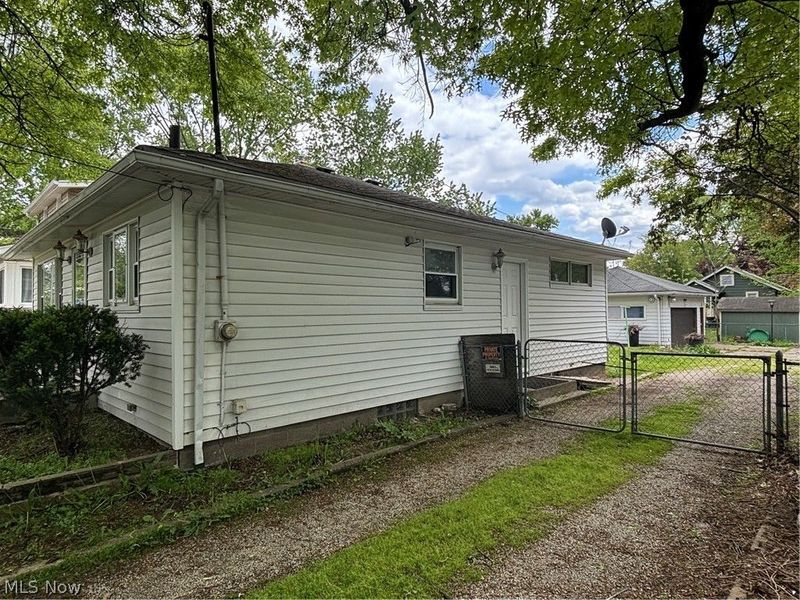 1274 Eastwood Avenue, Akron, OH 44305 Photo 3