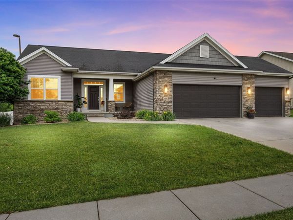 2414 Hallbrook Street SW, Cedar Rapids, IA 52404