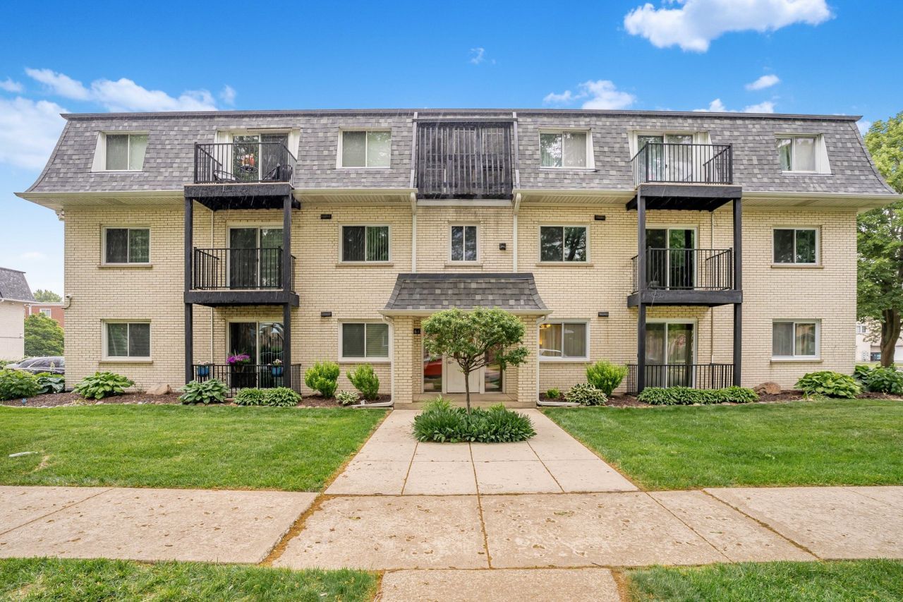9661 S Karlov Avenue, Oak Lawn, IL 60453