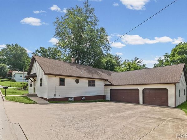 66 Austin Avenue, Glen Carbon, IL 62034